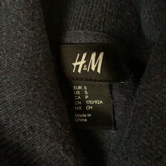 H&M Sweater - Picture 2 of 4